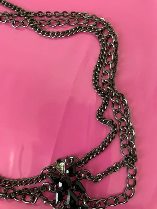 Anna Sui necklace w triple strand chain & an ornate pendant w rhinestones - Picture 4 of 8